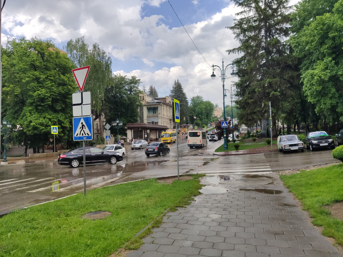 Какой город для переезда предпочитает большинство россиян - Кисловодск или  Геленджик | Южная жизнь | Дзен