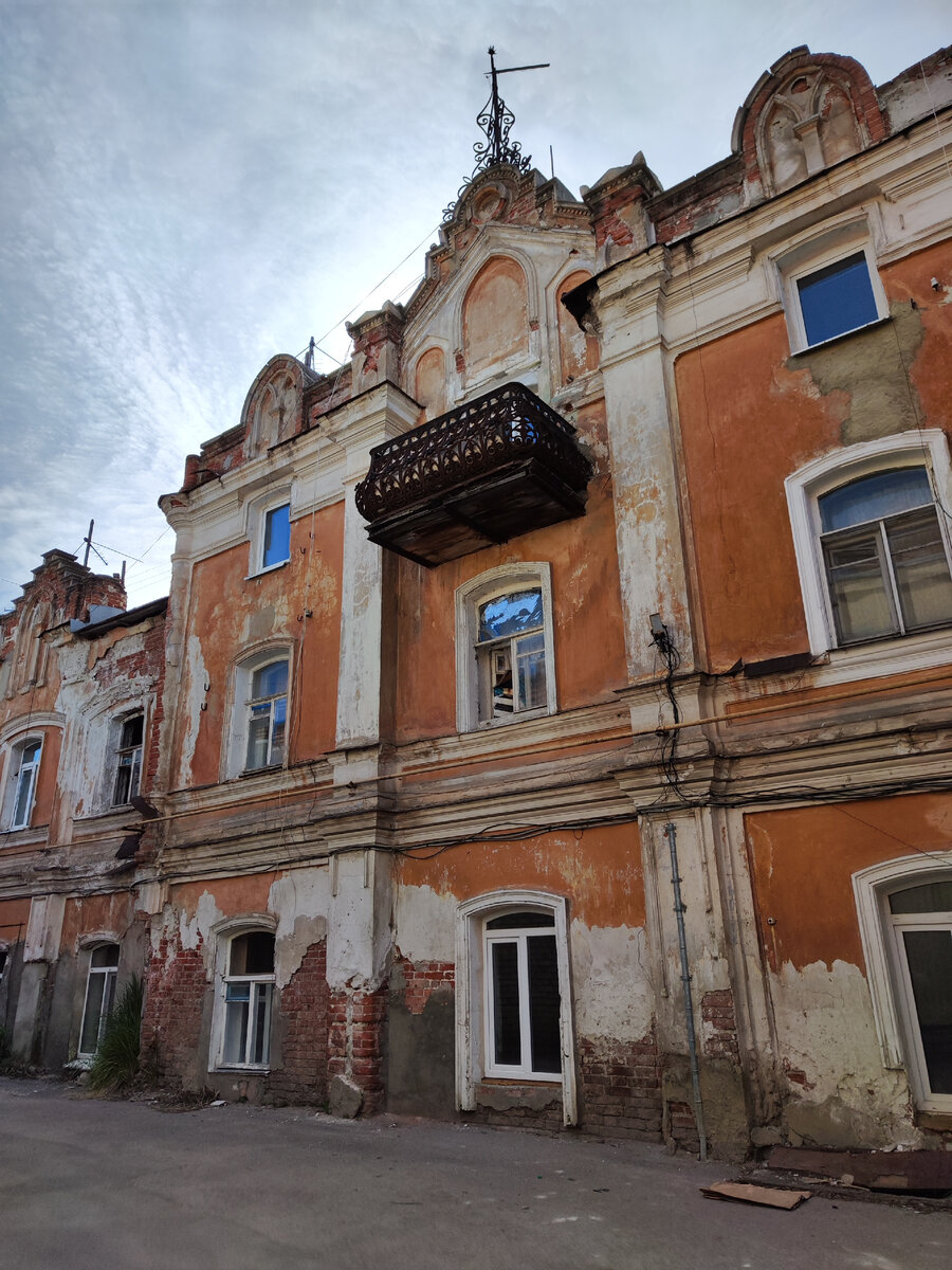 Жилые многоквартирные дома-памятники