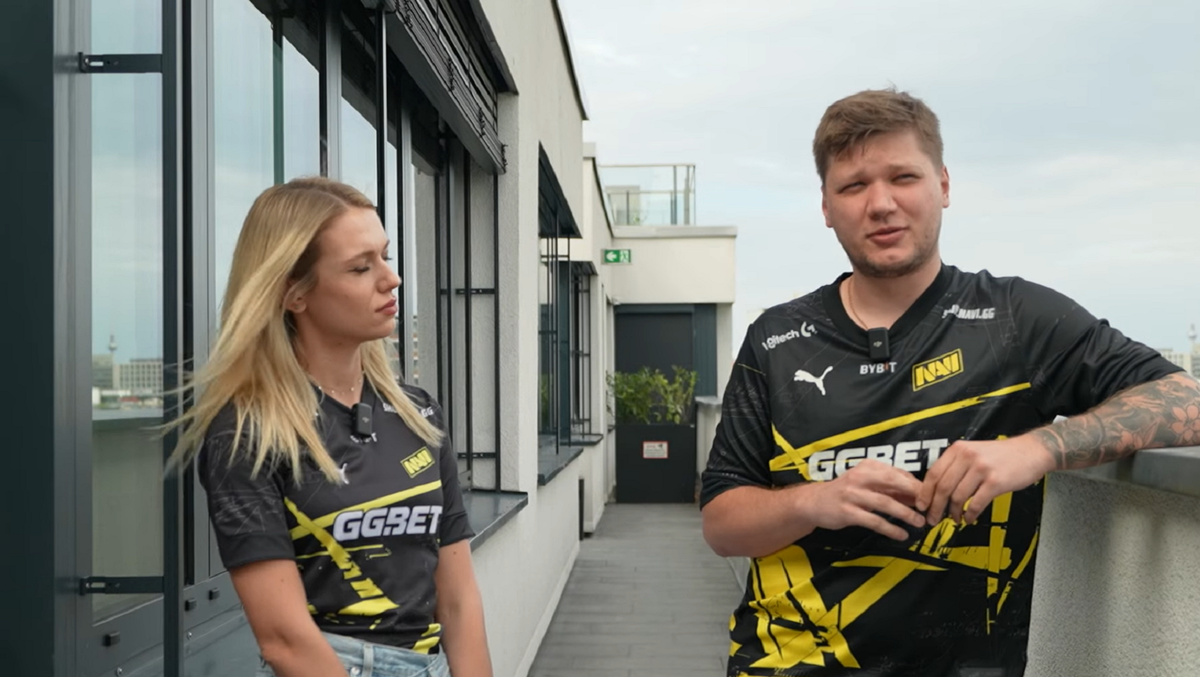     Александр s1mple Костылев