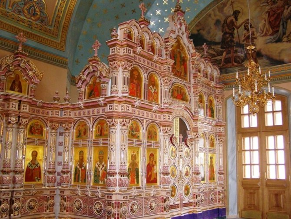 фаянсовый иконостас в троицком соборе щёлково. иконостас храма вознесения в нижнем новгороде. строгановская церковь нижний новгород внутри. иконостас собора александра невского. вознесенский собор новосибирск иконостас.