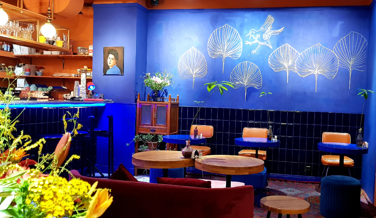 кофейня скворец москва. кофейня эстетика интерьера. кафе скворец. кафе скворец на патриарших. скворец кафе москва.