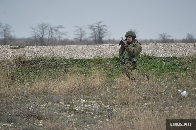    Российские военные обнаружили запасы вражеского оружия в ЛНР, сообщил Андрей Марочко