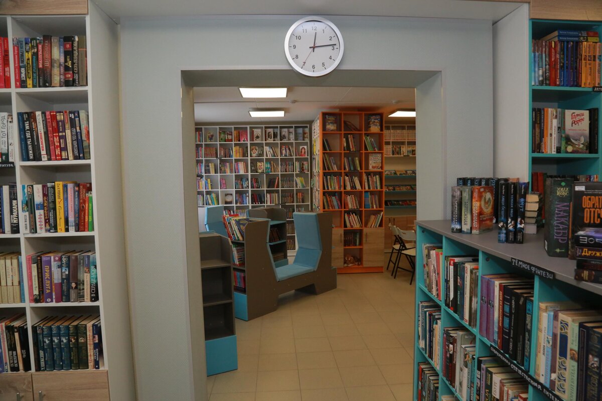 В Ленинском районе микрорайона Затон открылась обновленная модельная библиотека. Пространство обустроили с учетом истории микрорайона — в речном стиле.