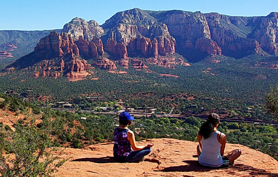 Самой распространённой асаной (позой тела) при медитации остаётся «Поза лотоса»