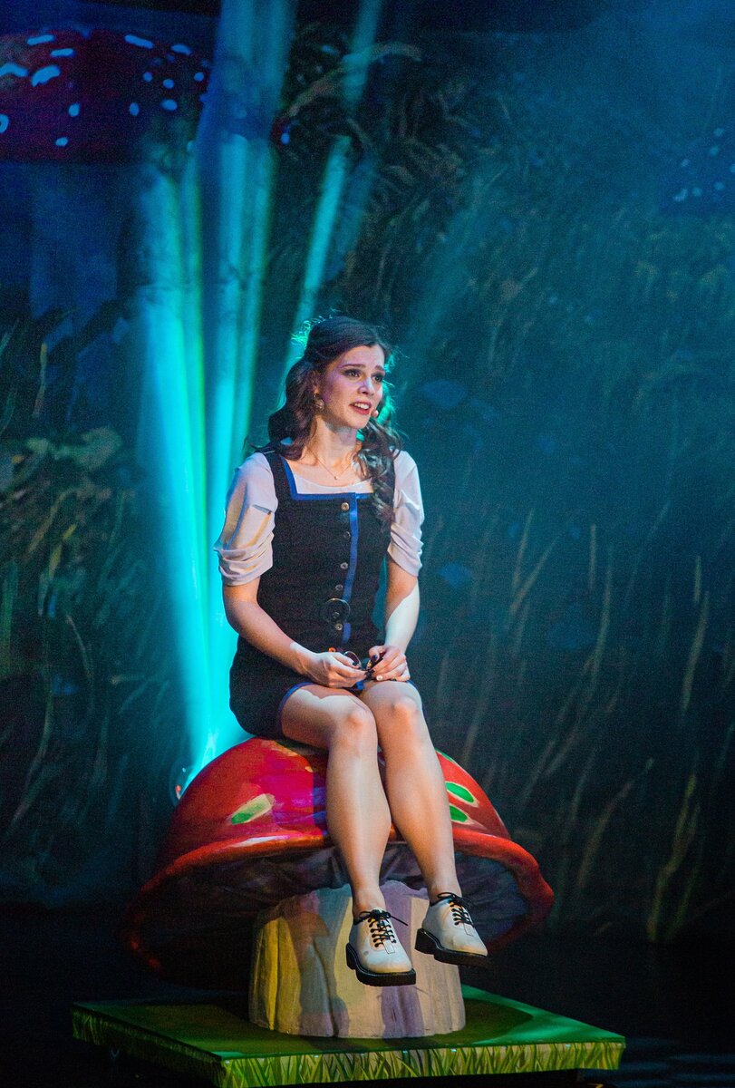 Екатерина Салес в роли Алисы