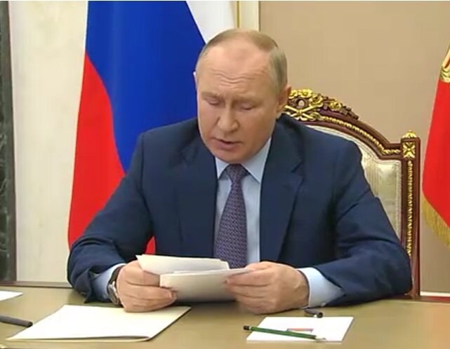 В. Путин на совещании по развитию нефтяной отрасли. Скриншот трансляции с сайта Кремля.