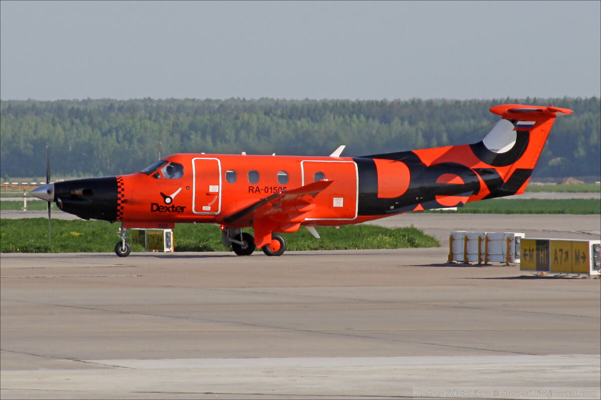 Pilatus PC-12 авиакомпании Dexter Air Taxi в аэропорту Домодедово (DME). 2012 год.