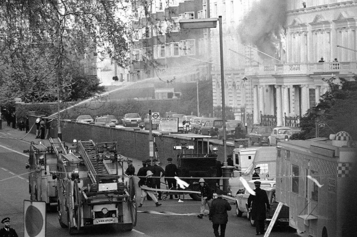 Захват посольства. Штурм иранского посольства в Лондоне в 1980. Захват посольства Ирана в Лондоне 1980. Захват иранского посольства в Лондоне 1980. Штурм иранского посольства в Лондоне.