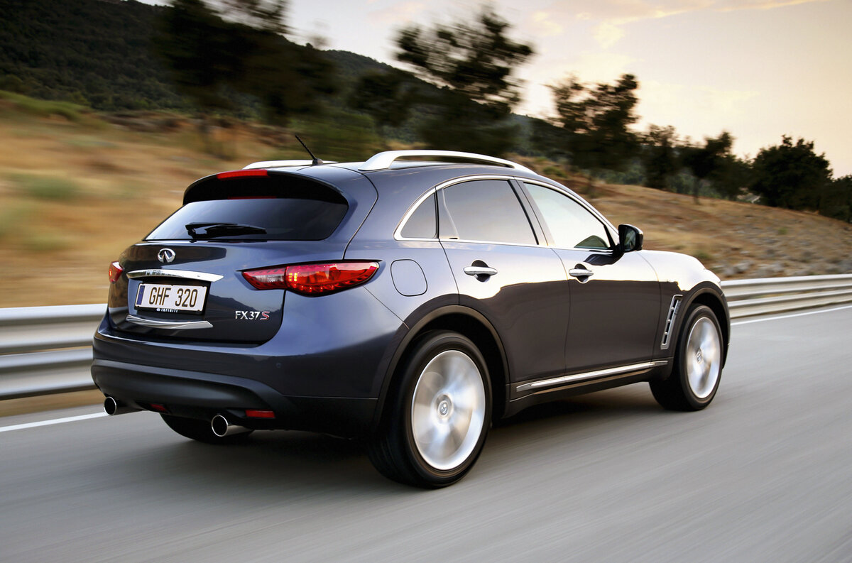 20 лет бунтарю Infiniti FX | Motor.ru | Дзен