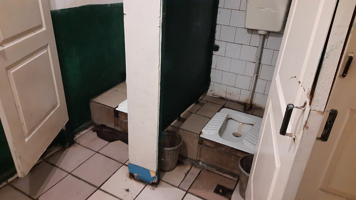 От того, насколько удастся организовать и построить людей, зависит чистота сортира, еще одного жизненно важного объекта