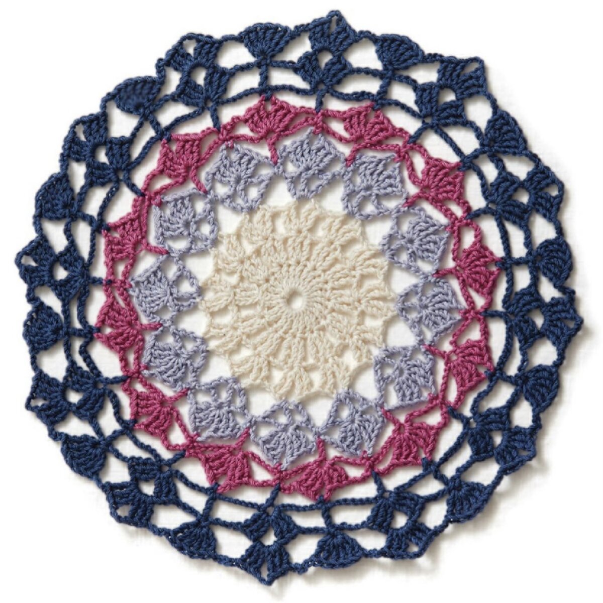 Круглая ажурная салфетка крючком