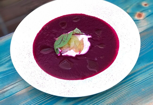 Свекольный крем-суп с ревенем