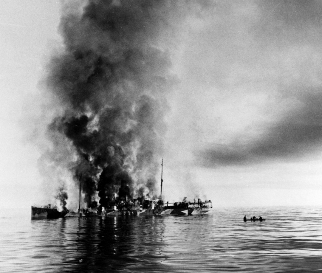 Пожар и затопление «Александра Сибирякова» после обстрела с «Адмирала Шеера»