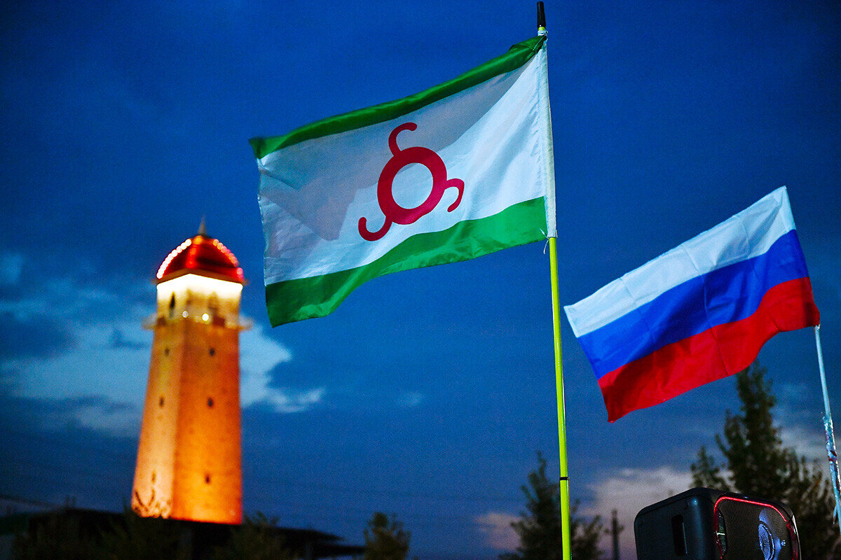 магас 2000 год. ингушетия является россией. флаг республики чечня и республики ингушетия. республика ингушетия презентация. ингушетия является россией.