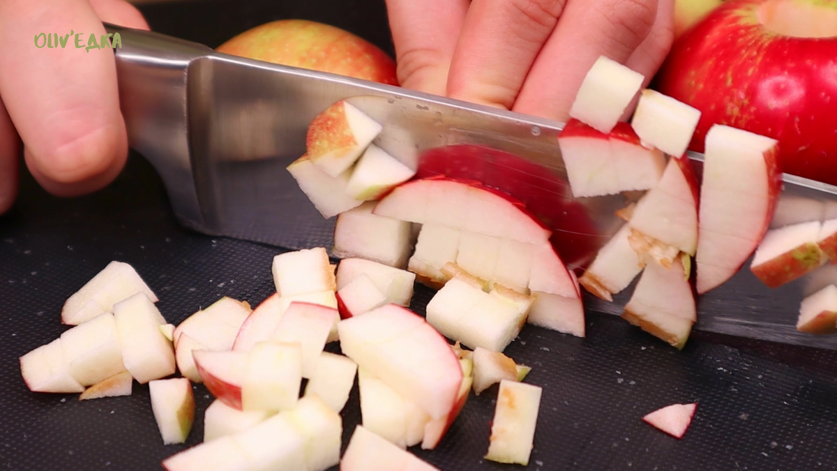 Такие яблочные рулеты готовлю из творожного теста. Очень простая, но вкусная выпечка с яблоками без дрожжей, а большего и не надо.-2