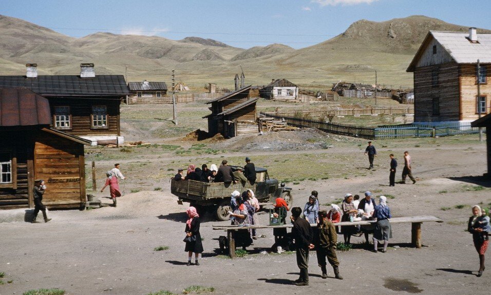 Фото американского шпиона (1956 год), поселения в Сибири. Лесов почти нет. 