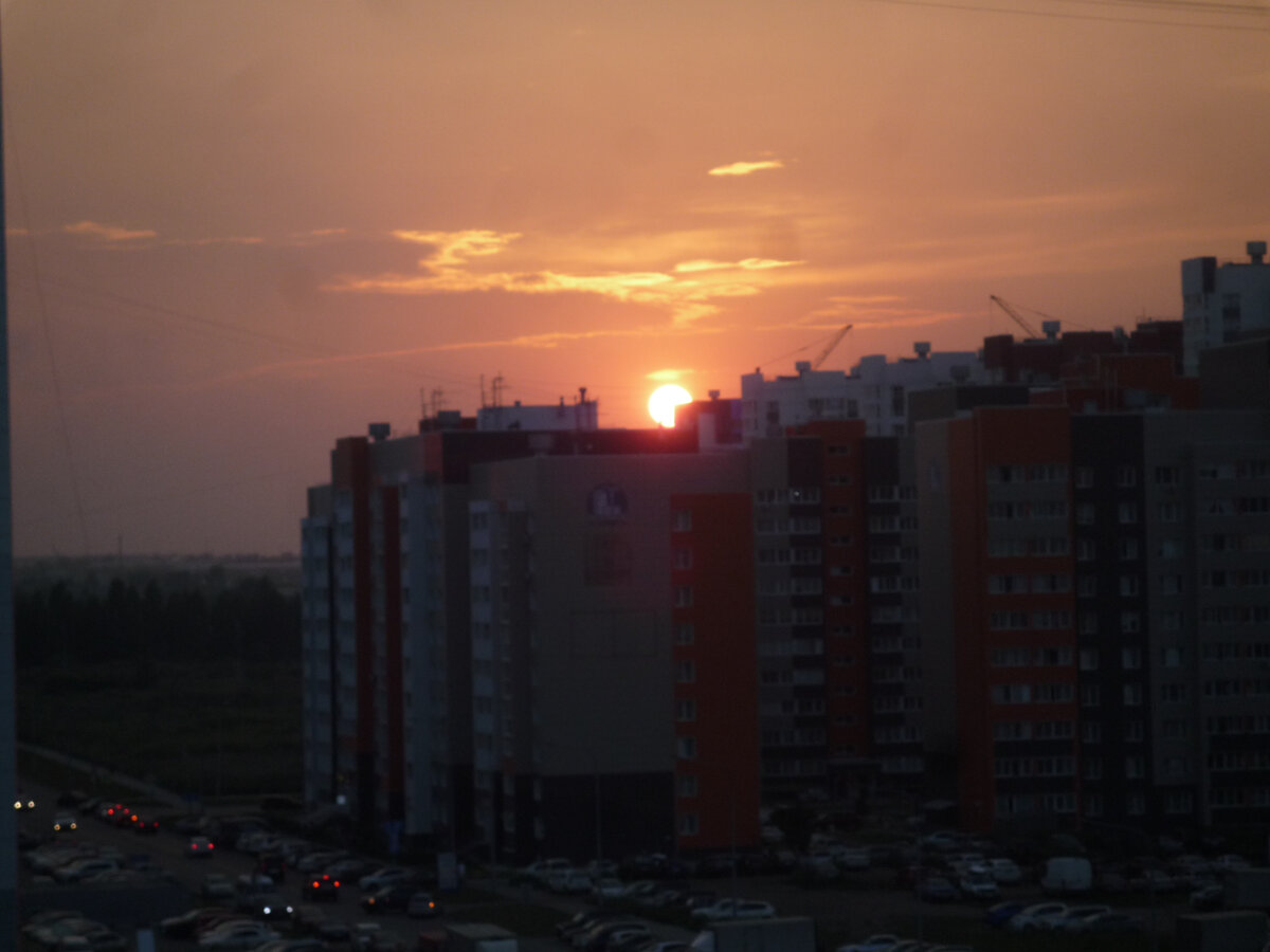 Герой стихотворения - закат!