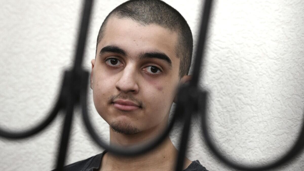    Подданный Королевства Марокко Саадун Брагим, обвиняемый в участии в качестве наемника в боевых действиях на территории ДНР в составе украинских вооруженных формирований, в зале суда в Донецке© РИА Новости / Константин Михальчевский