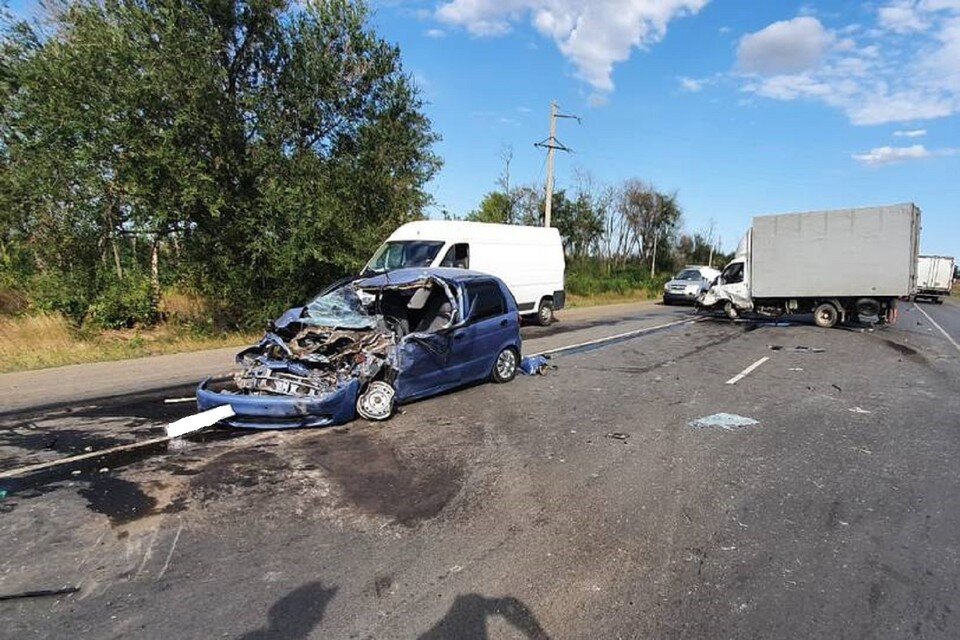     Водитель иномарки пострадал в аварии на трассе под Ростовом. Фото: ГИБДД по РО.