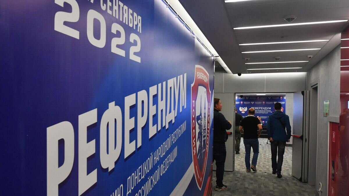    Медиацентр в Донецке, освещающий прохождение референдума о присоединении к РФ в ЛНР и ДНР© РИА Новости