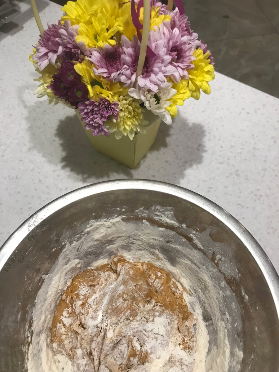  Муку вводите в несколько этапов 