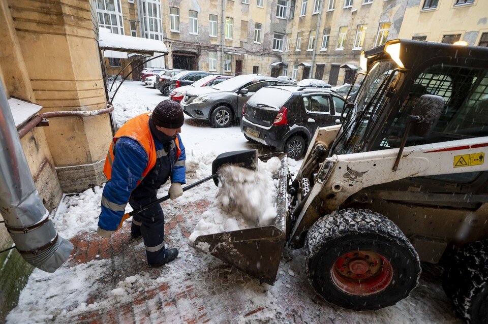     В новогодние праздники дорожные и коммунальные службы Петербурга будут работать без выходных Юлия ПЫХАЛОВА