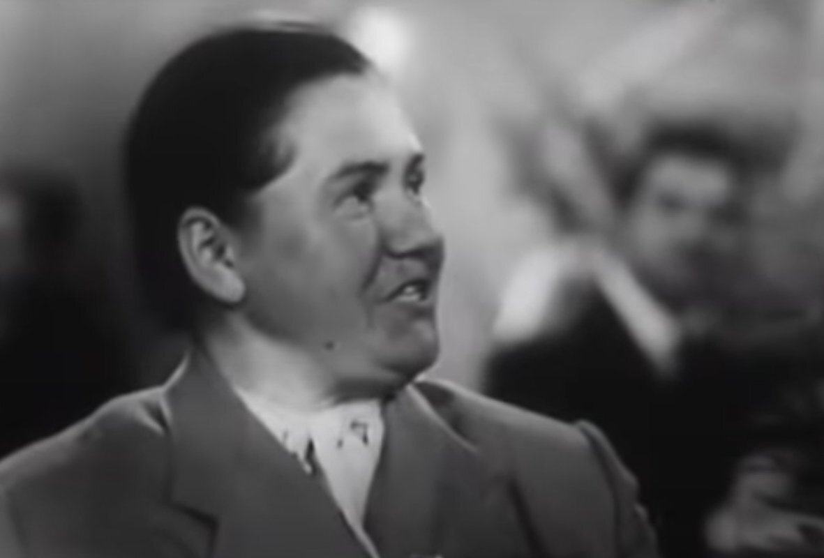 Доярка Анна Довженко в «Голубом огоньке» 
Кадр: Музыка на советском телевидении / YouTube