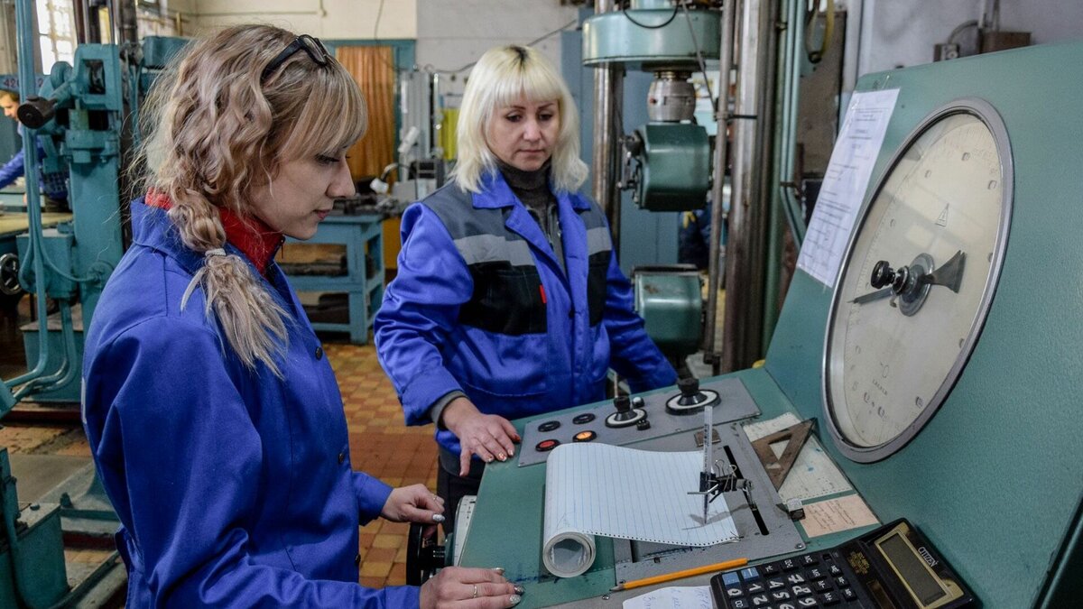     Радиофизики, юристы и программисты вошли в топ-три самых востребованных специальностей на рынке труда в Нижнем Новгороде. Об этом сообщает Управление развития компетенций и карьерного проектирования ННГУ им. ЛДобачевского.