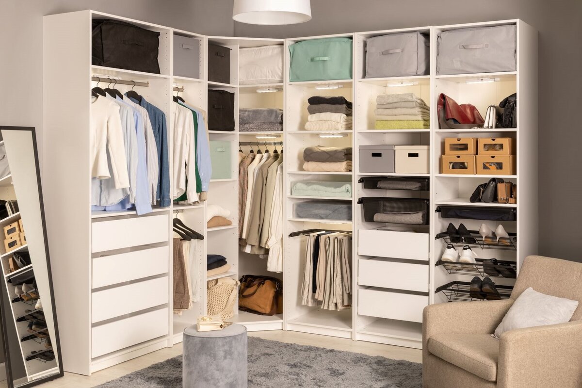 Гардеробные системы изготавливаются из высокопрочного металла с напылением