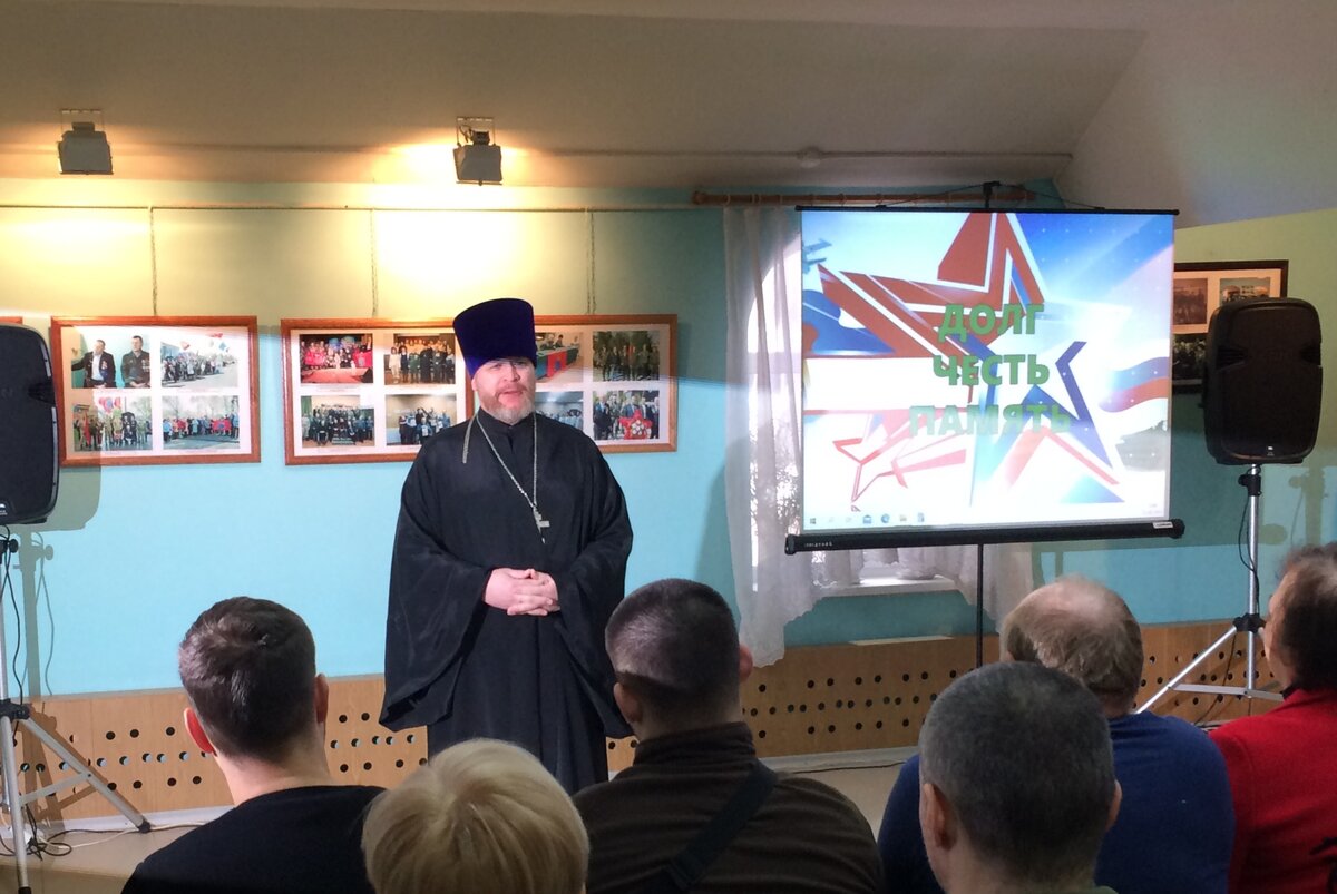 Выступает настоятель храма Покрова Божией Матери в д.  Нововасильевское священник Сергий Жарков