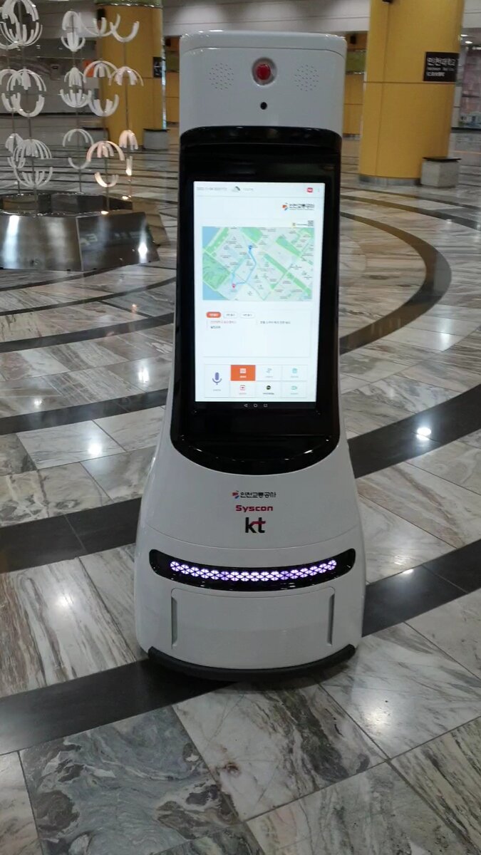 Робот с искусственным интеллектом в метро в Корее