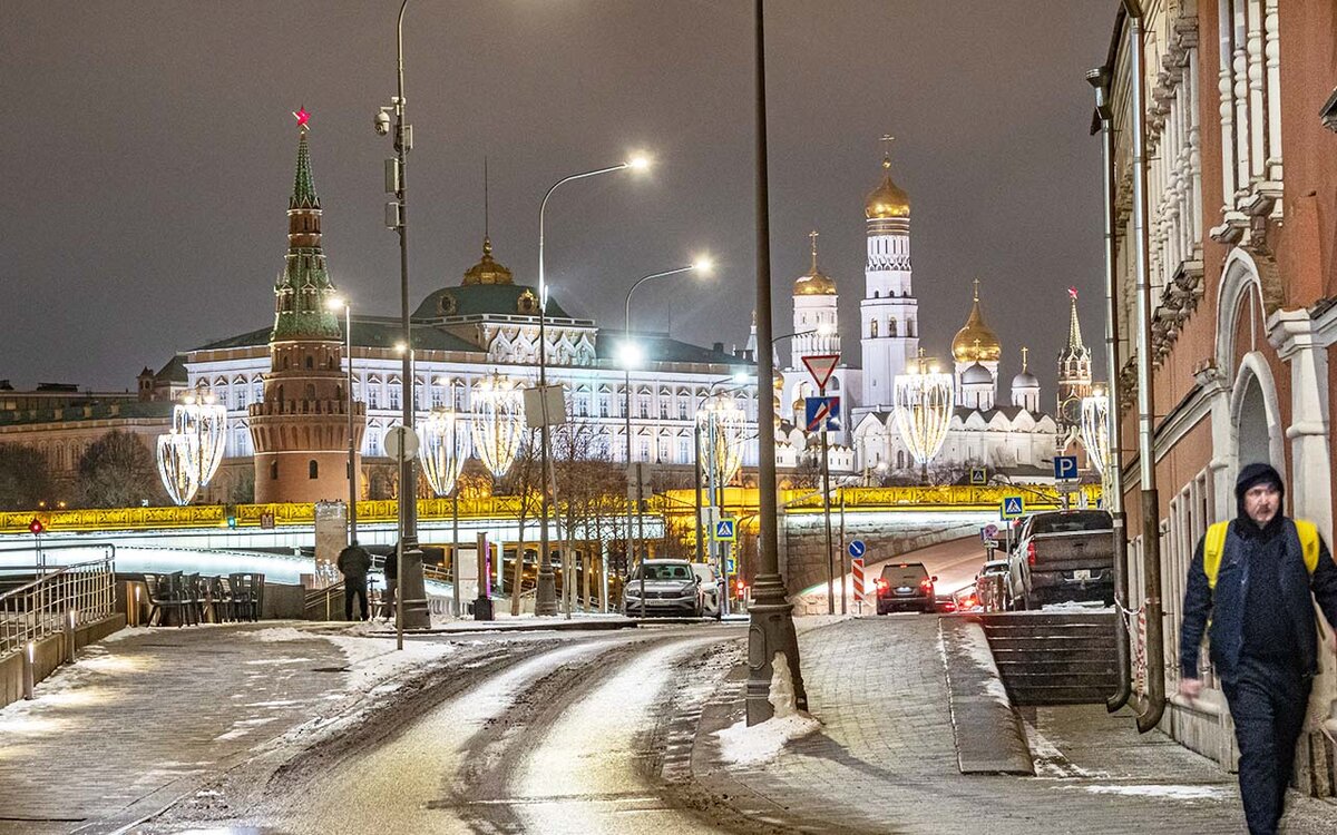 Летающие объекты кружили около полуночи.  Фото: Фото: Konstantin Kokoshkin/Global Look Press/globallookpress.com