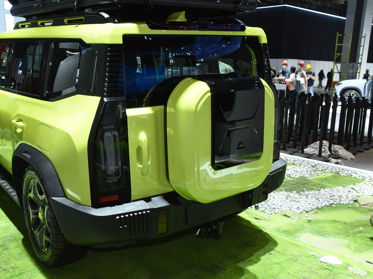 На фото: внедорожник Jetour T-1 на автосалоне в Шанхае