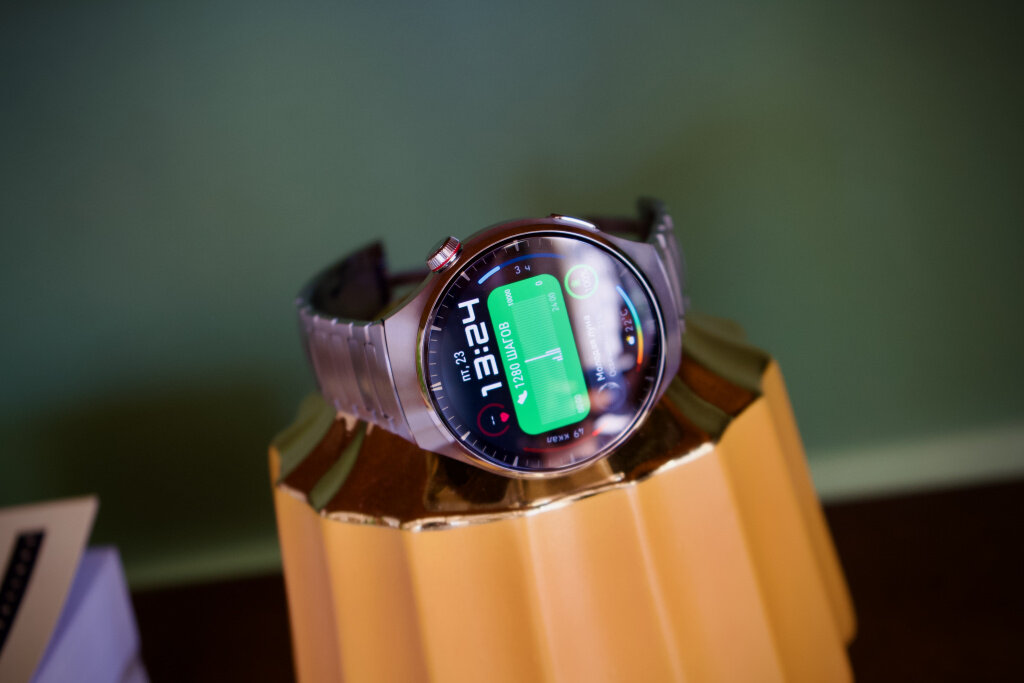    HUAWEI WATCH 4 Pro
