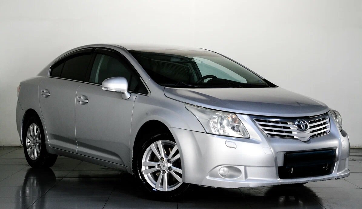 Тойота Авенсис.