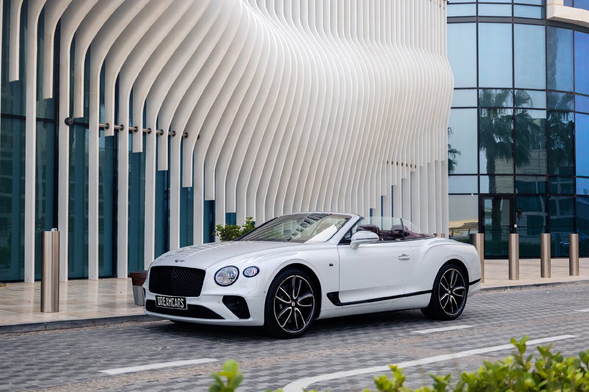 Источник: https://dubaidreamcars.ae/