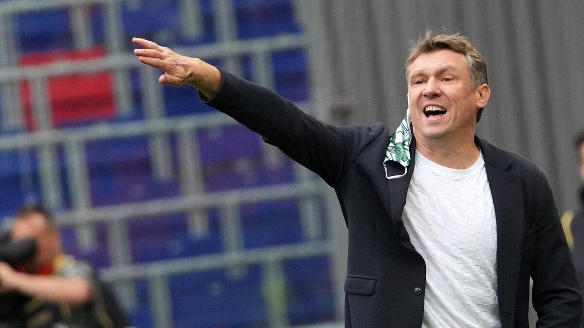    Главный тренер "Ахмата" Андрей Талалаев во время матча 5-го тура чемпионата России по футболу среди клубов Премьер-лиги между командами ПФК ЦСКА (Москва) и ФК "Ахмат" (Грозный).© РИА Новости / Александр Вильф