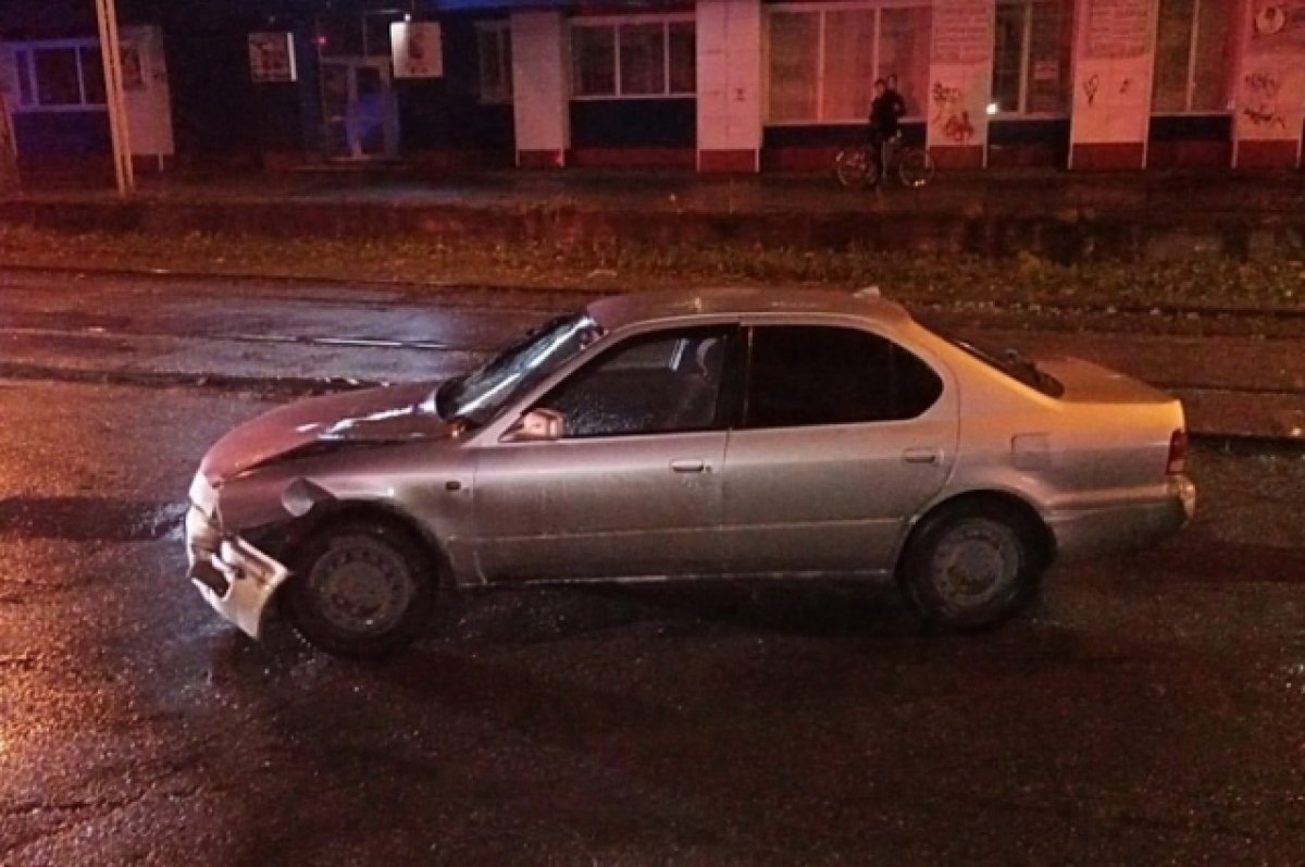    Водитель Toyota Camry пострадал после наезда автомобиля в здание в Томске