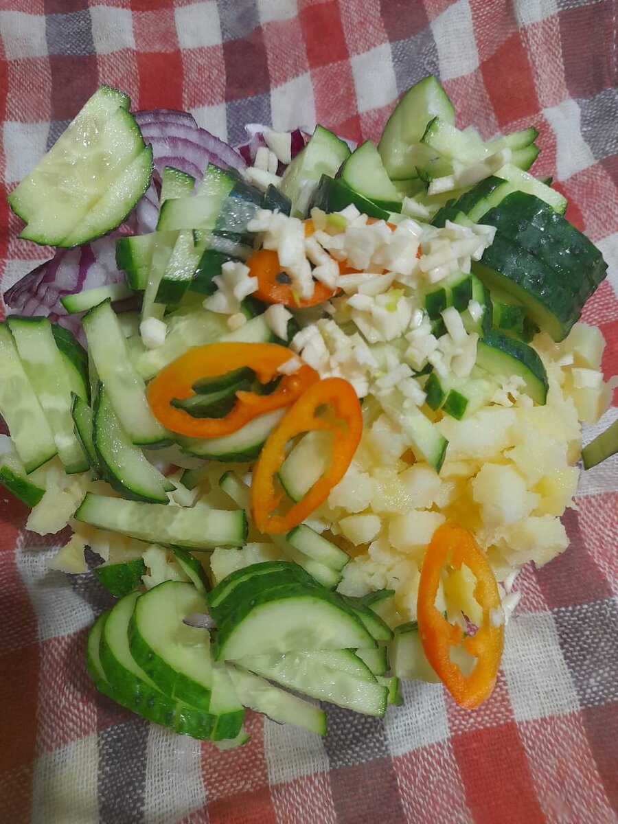 Смешать все овощи