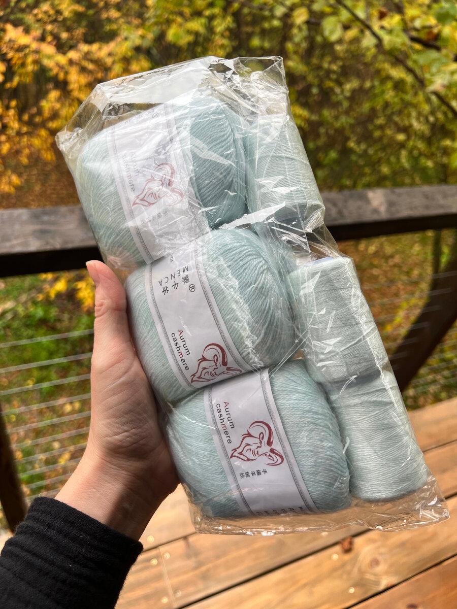 Я долго не решалась подойти к этой пряже, но, уверяю вас, начав вязать вы не сможете оторваться.