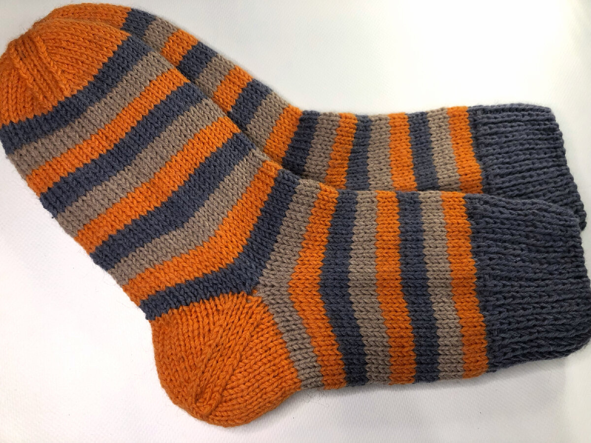 Вяжем теплые носки на 2 спицах по схемам и описанию