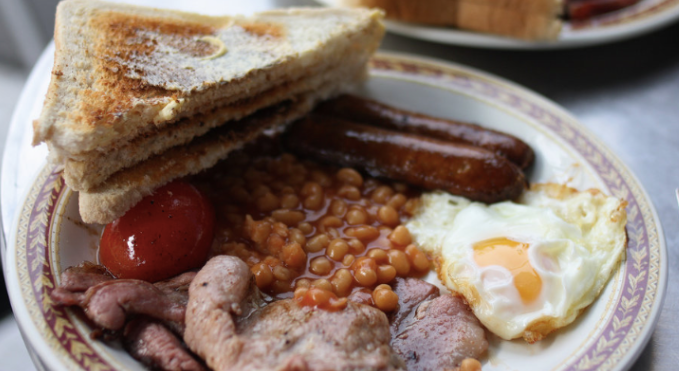 Завтрак в кафе Брайтона. Южная Англия