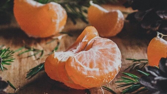 Яркие мандарины - украшение новогоднего стола