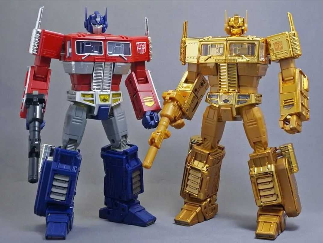 Optimus prime toys. Оптимус Прайм g1 игрушка. Оптимус Прайм игрушка золотой. Оптимус Прайм трансформер из 90 х. Transformers g1 Optimus Prime Toy.