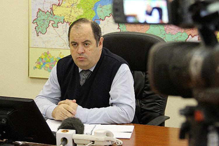   Дмитрий Лопушов: «Обычно у нас всплеск заболеваемости начинался с середины декабря, затем был перерыв на каникулы, а после зимних каникул начинался подъем, только потом наступало плато и спад. Сейчас мы немного сместились во времени, подъем начался раньше» Фото: minzdrav.tatarstan.ru