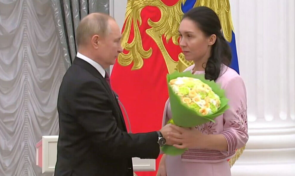    Владимир Путин вручил награду «Мать-героиня» надымчанке Ольге Дехтяренко