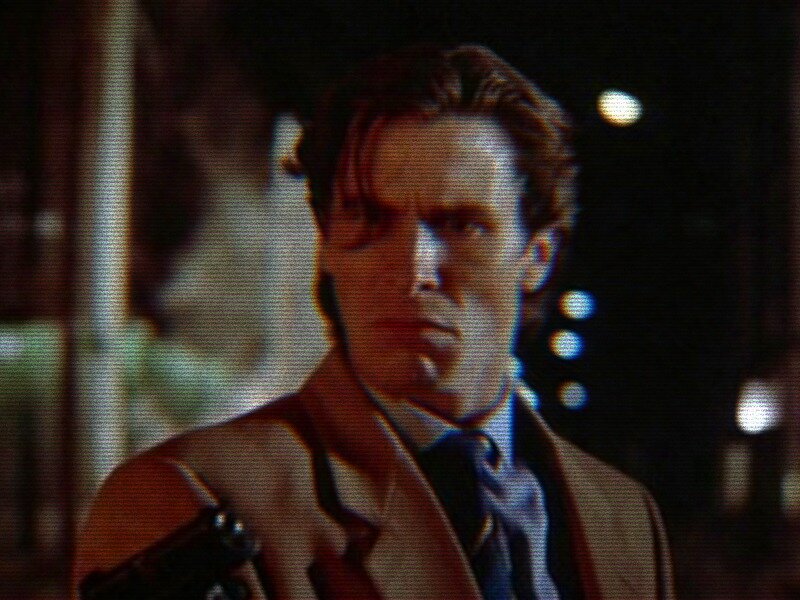 Откуда у Кристиана Бэйла пистолет? Он и сам не знает ответ на этот вопрос :/