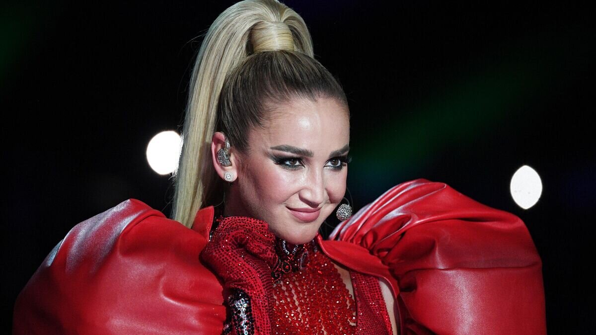    Певица Ольга Бузова во время выступления на концерте "Вот она я!"© РИА Новости / Алексей Майшев