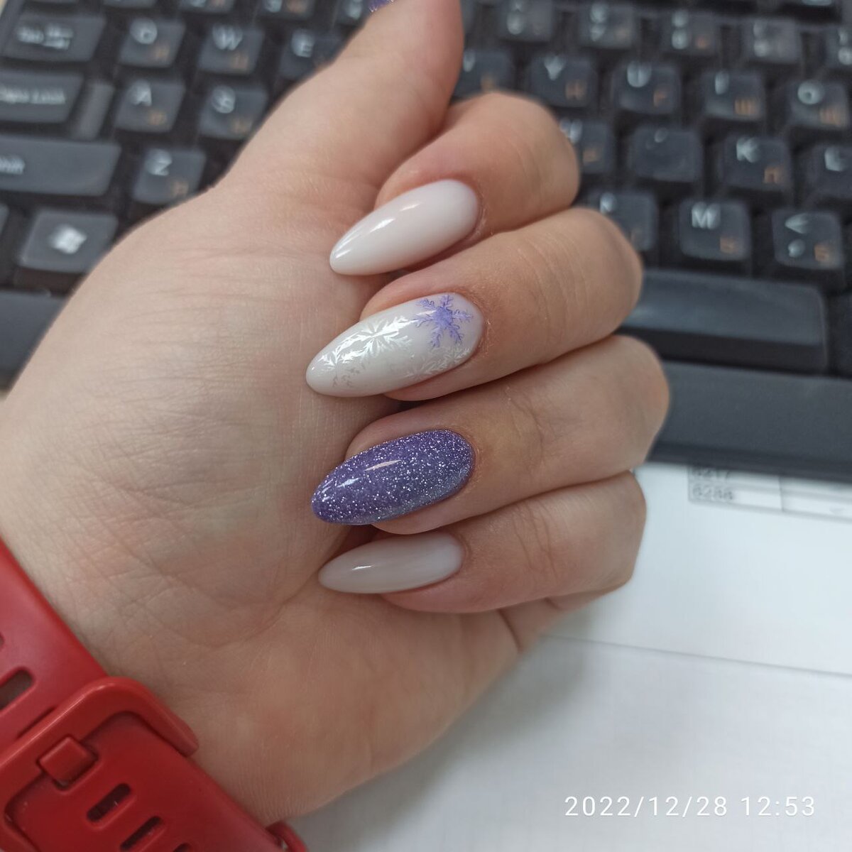 фото не передаёт глубину светоотражающего сиреневого лака