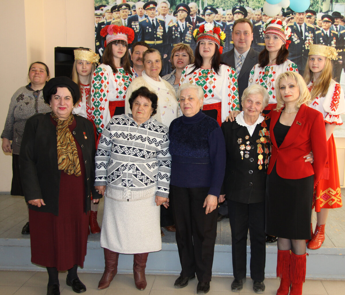 Одна из фоторабот белорусов Самарской области - Творчыя калектывы беларусаў Самарскай вобласці з ветэранамі Вялікай Айчыннай вайны пасля шэфскага канцэрта